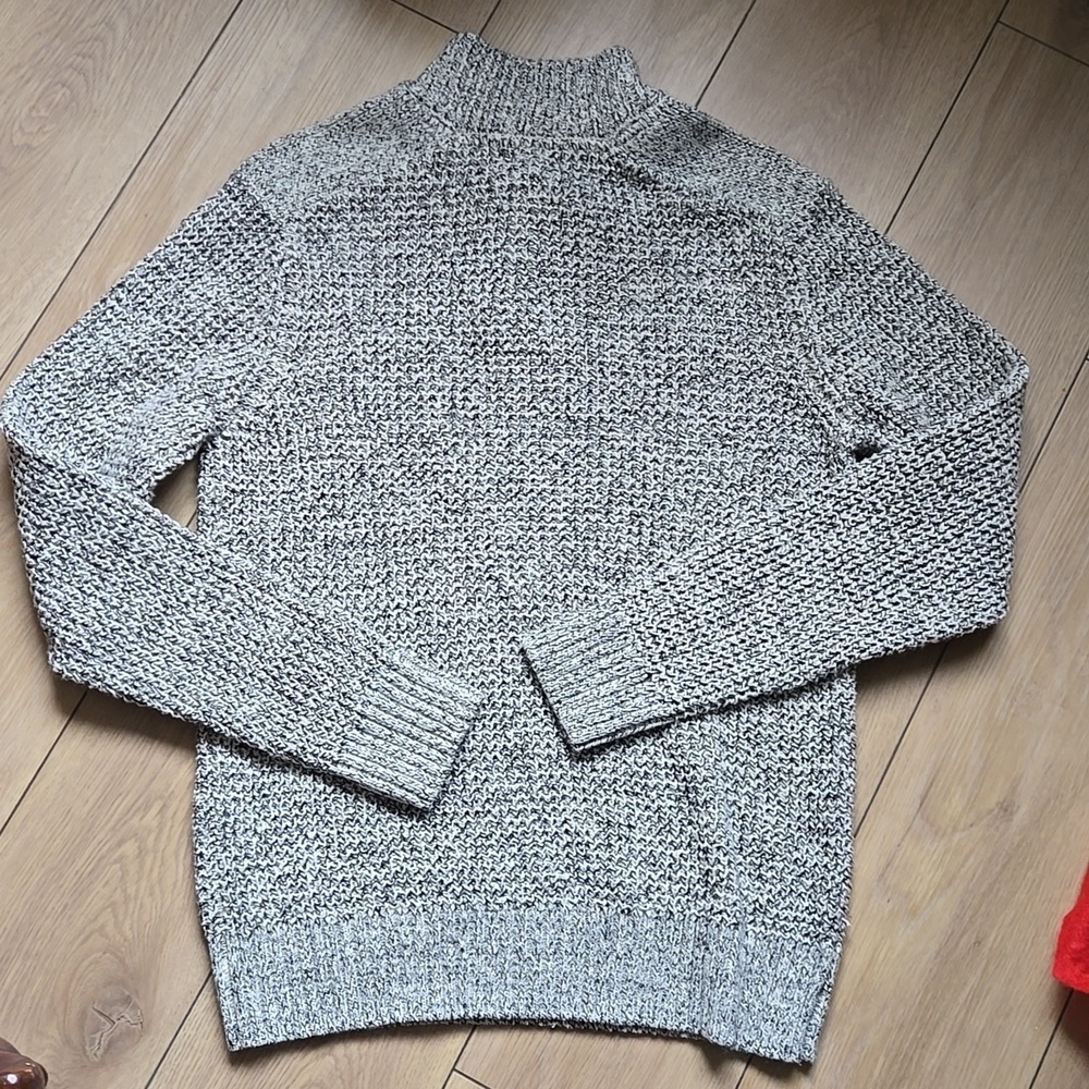 NWT ROOTS Snowy Fox Mock Neck Sweater size S - Picture 8 of 9